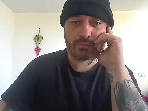 Snapshot of hhhxxx1177 chatting on 10-29-25, 10:47 hhhxxx1177 online show from 10-29-25, 10:47