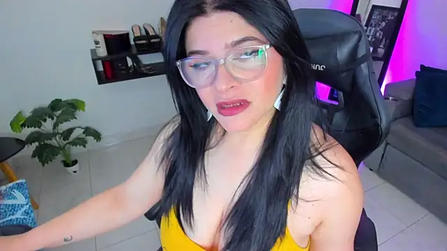 Snapshot of Miel_82 chatting on 09-26-25, 11:17 Miel 82 online show from 09-26-25, 11:17