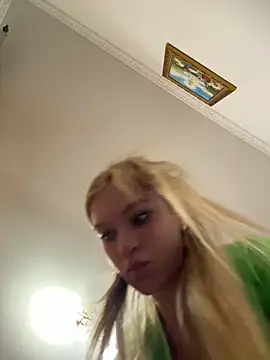 Snapshot of AlinaLiii chatting on 05-29-26, 08:26 AlinaLiii online show from 05-29-26, 08:26