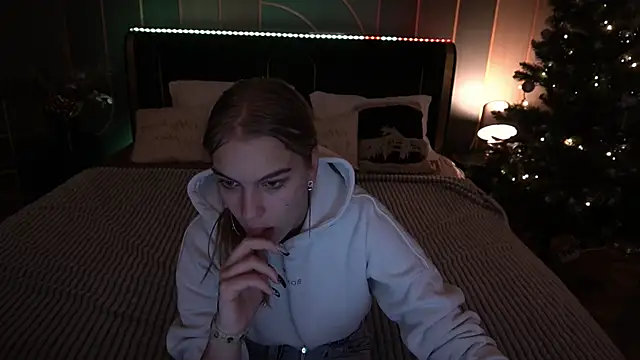 AlinaLiii online show from 12-19-25, 07:11