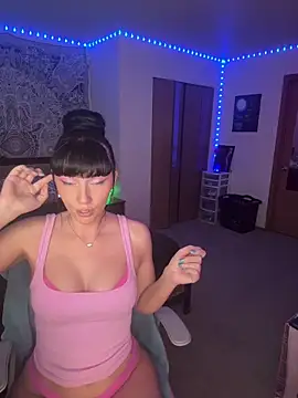 MaciiMayy online show from 04-11-26, 09:51