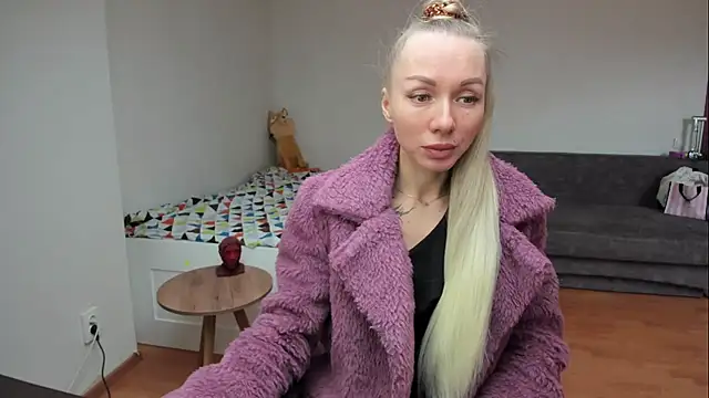 AlisiaCat online show from 04-24-26, 06:48