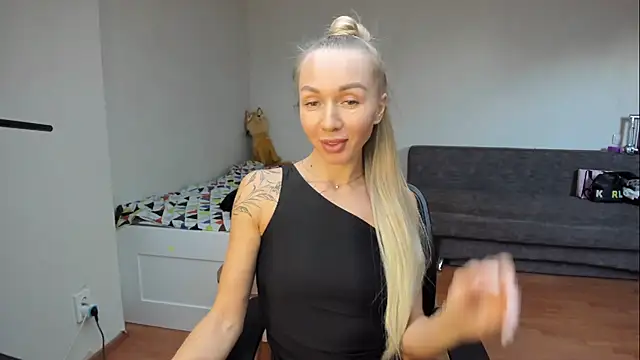 AlisiaCat online show from 05-06-26, 04:00