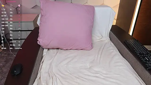 HottieEmma online show from 04-14-26, 12:21