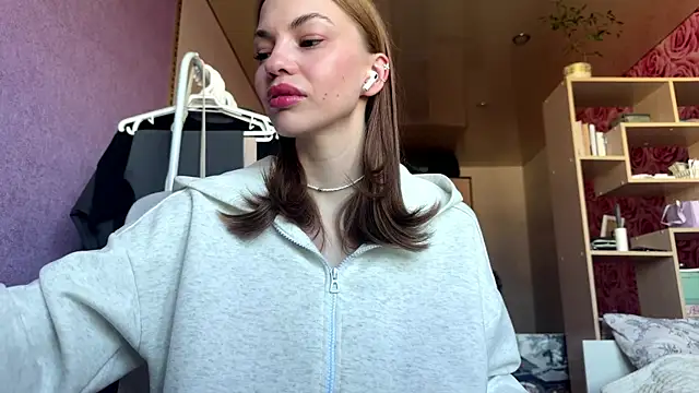SofiaSmiles online show from 09-24-25, 05:03