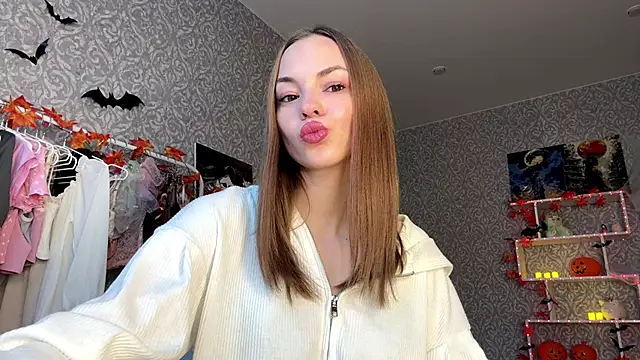 SofiaSmiles online show from 10-22-25, 06:35