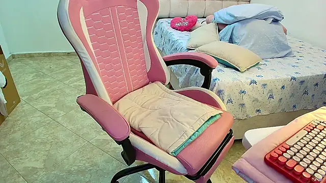 Julieta Rose19 online show from 12-19-25, 01:09