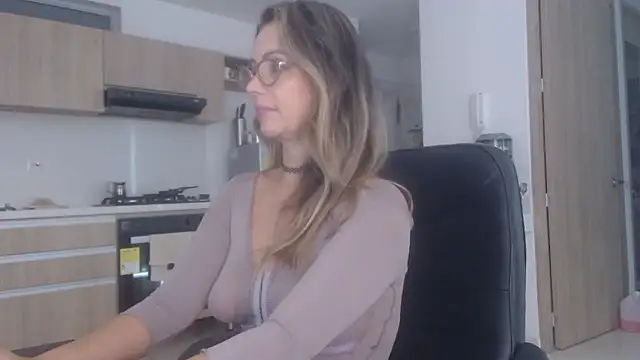 LovePaula online show from 01-11-26, 02:35