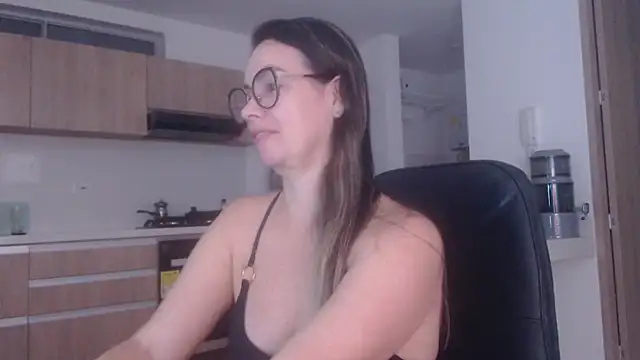Snapshot of LovePaula chatting on 07-25-26, 12:29 LovePaula online show from 07-25-26, 12:29