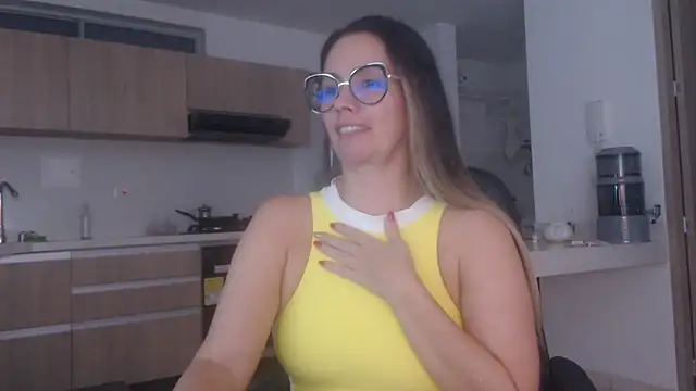 Snapshot of LovePaula chatting on 06-08-26, 02:56 LovePaula online show from 06-08-26, 02:56