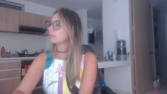 LovePaula online show from 10-19-25, 01:30