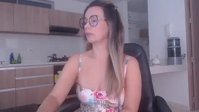 Snapshot of LovePaula chatting on 03-29-26, 01:07 LovePaula online show from 03-29-26, 01:07