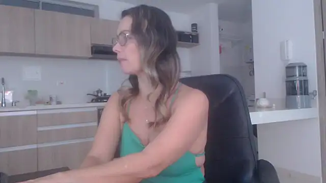 Snapshot of LovePaula chatting on 03-23-26, 02:17 LovePaula online show from 03-23-26, 02:17