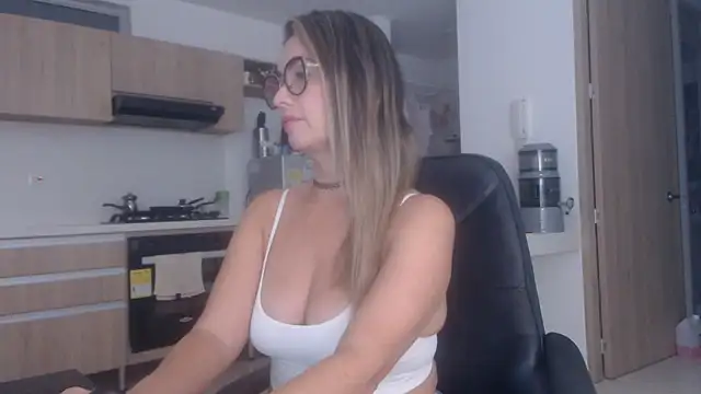 LovePaula online show from 12-22-25, 10:54