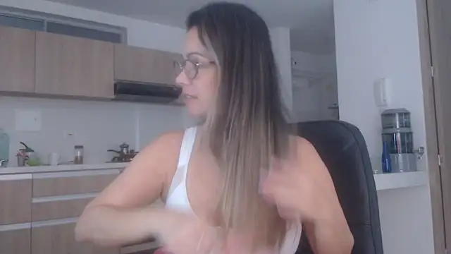 Snapshot of LovePaula chatting on 06-22-26, 12:35 LovePaula online show from 06-22-26, 12:35