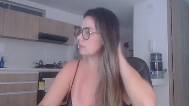 Snapshot of LovePaula chatting on 08-06-26, 12:11 LovePaula online show from 08-06-26, 12:11