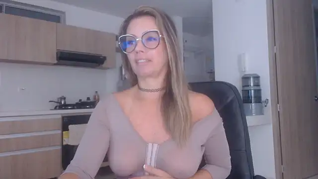 LovePaula online show from 10-25-25, 11:09