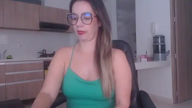 Snapshot of LovePaula chatting on 07-11-26, 11:38 LovePaula online show from 07-11-26, 11:38