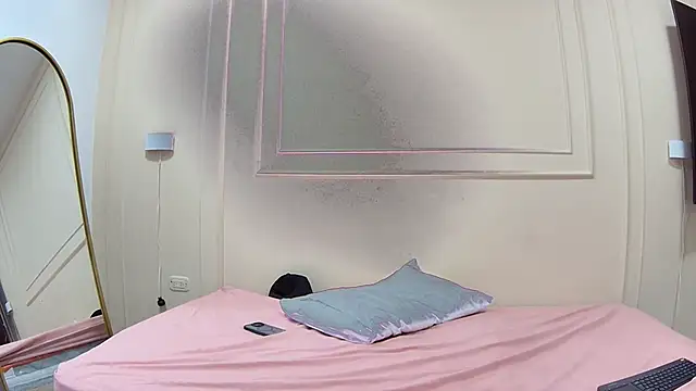 mila phoenix online show from 10-19-25, 01:47