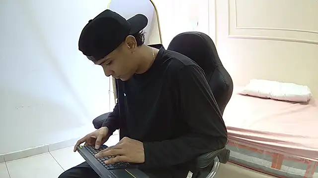 mila phoenix online show from 10-20-25, 12:49