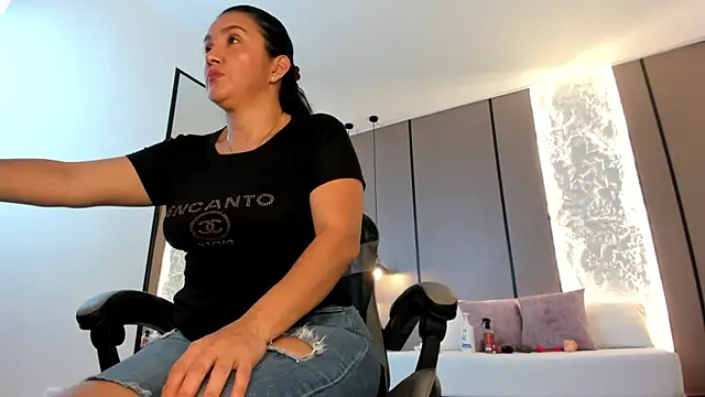 zoee zi online show from 02-11-26, 07:36