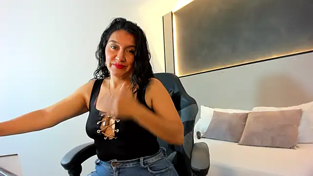 Snapshot of zoee_zi chatting on 10-18-25, 07:16 zoee zi online show from 10-18-25, 07:16
