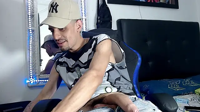 LATINO27CM online show from 06-26-26, 12:27