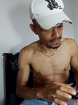 LATINO27CM online show from 10-04-25, 07:26