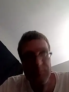 Snapshot of theeringmaster chatting on 01-09-26, 07:59 theeringmaster online show from 01-09-26, 07:59