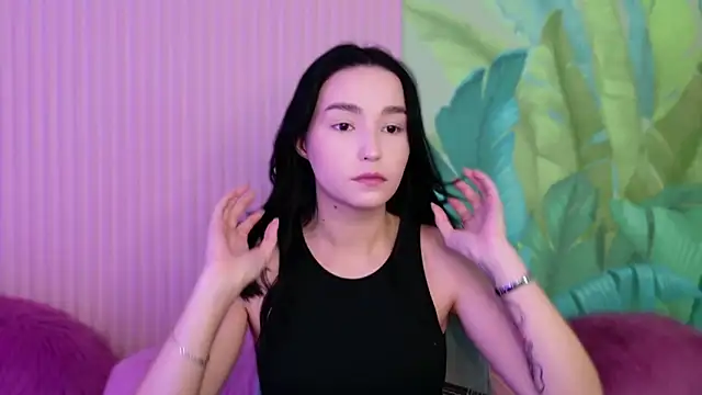 Amanda Choi online show from 10-10-25, 05:19
