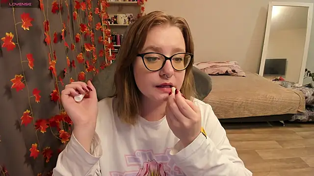 Snapshot of LovelyGirlLisa chatting on 10-10-25, 02:40 LovelyGirlLisa online show from 10-10-25, 02:40