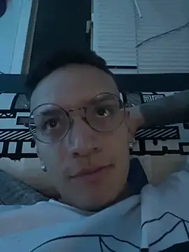 Snapshot of Johan_sb chatting on 11-04-25, 05:55 Johan sb online show from 11-04-25, 05:55