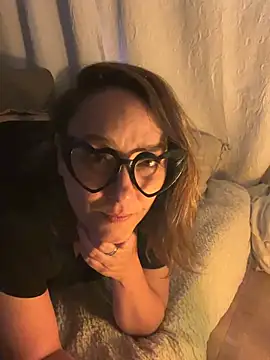 Snapshot of Reine_du_Vice84 chatting on 01-11-26, 04:03 Reine du Vice84 online show from 01-11-26, 04:03