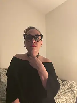 Snapshot of Reine_du_Vice84 chatting on 02-09-26, 09:46 Reine du Vice84 online show from 02-09-26, 09:46