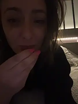 Snapshot of Reine_du_Vice84 chatting on 06-03-26, 01:28 Reine du Vice84 online show from 06-03-26, 01:28