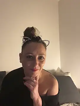 Snapshot of Reine_du_Vice84 chatting on 02-11-26, 08:25 Reine du Vice84 online show from 02-11-26, 08:25