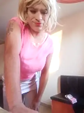 transreyna online show from 11-12-25, 11:30