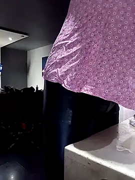 transreyna online show from 12-25-24, 08:17