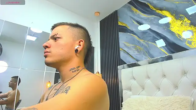 wildthor26 online show from 10-29-25, 01:48