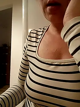 Snapshot of mesi1996 chatting on 09-21-25, 07:41 mesi1996 online show from 09-21-25, 07:41