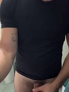 Snapshot of giovan2020 chatting on 10-29-25, 01:54 giovan2020 online show from 10-29-25, 01:54