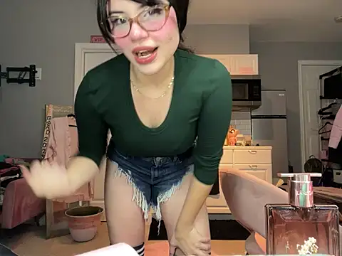 Snapshot of LunaMilav chatting on 10-11-25, 02:12 LunaMilav online show from 10-11-25, 02:12