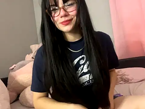 Snapshot of LunaMilav chatting on 10-14-25, 09:25 LunaMilav online show from 10-14-25, 09:25