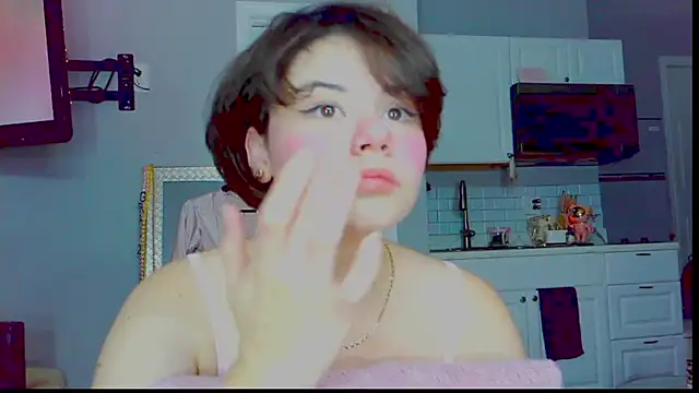 Snapshot of LunaMilav chatting on 09-29-25, 01:45 LunaMilav online show from 09-29-25, 01:45