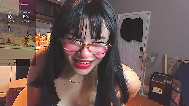 Snapshot of LunaMilav chatting on 10-18-25, 12:12 LunaMilav online show from 10-18-25, 12:12