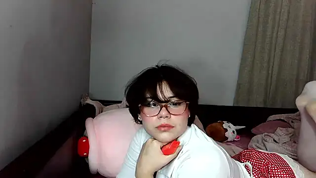 Snapshot of LunaMilav chatting on 09-25-25, 04:07 LunaMilav online show from 09-25-25, 04:07