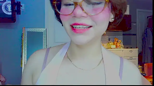 Snapshot of LunaMilav chatting on 09-28-25, 04:19 LunaMilav online show from 09-28-25, 04:19