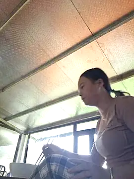 xuxulovezz online show from 10-27-25, 12:11