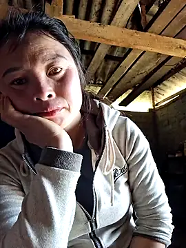 xuxulovezz online show from 02-05-26, 05:25