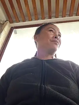 xuxulovezz online show from 12-16-25, 05:55